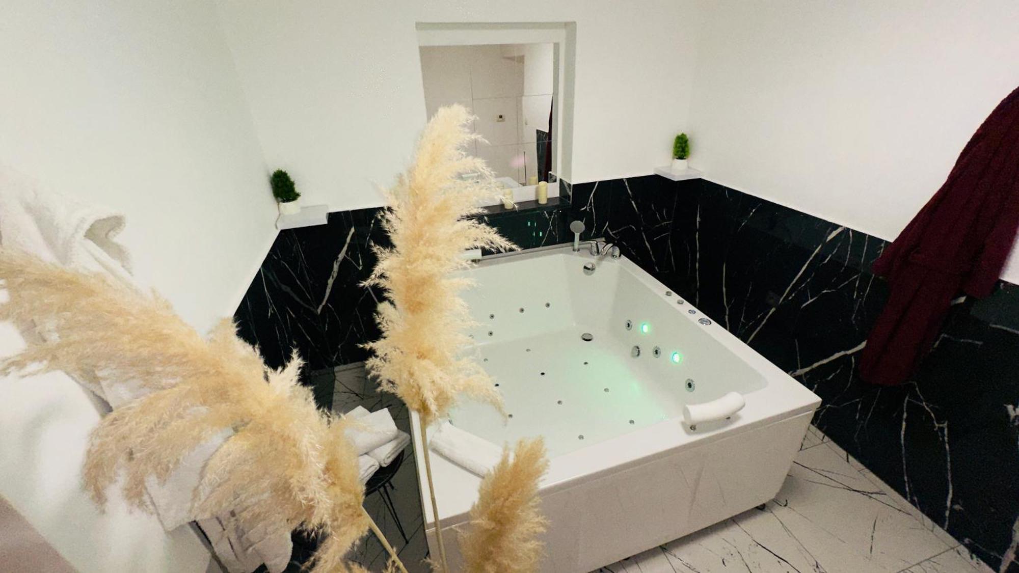 Hedonist Spa Jacuzzi Sarajevo Free Parking Экстерьер фото